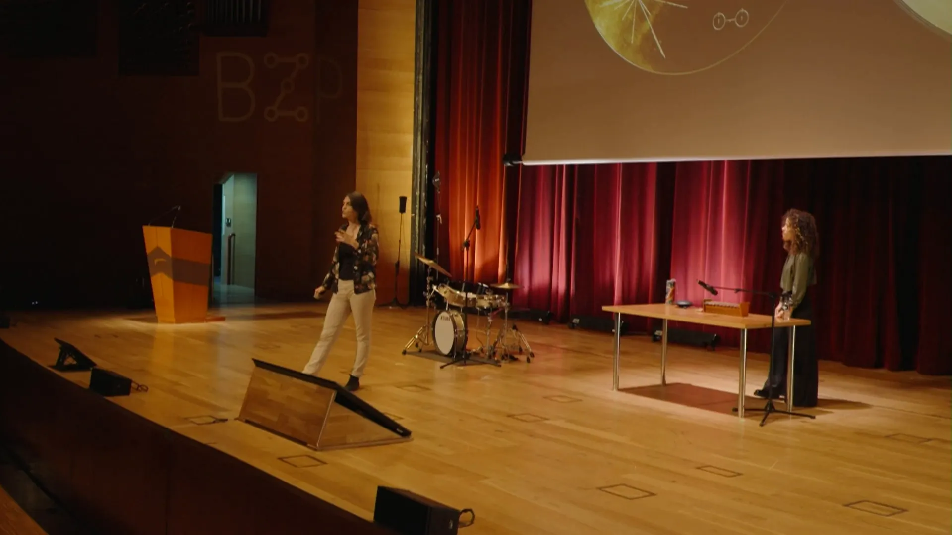 Almudena M. Castro y Rocío Carballo  - Origen de la Música