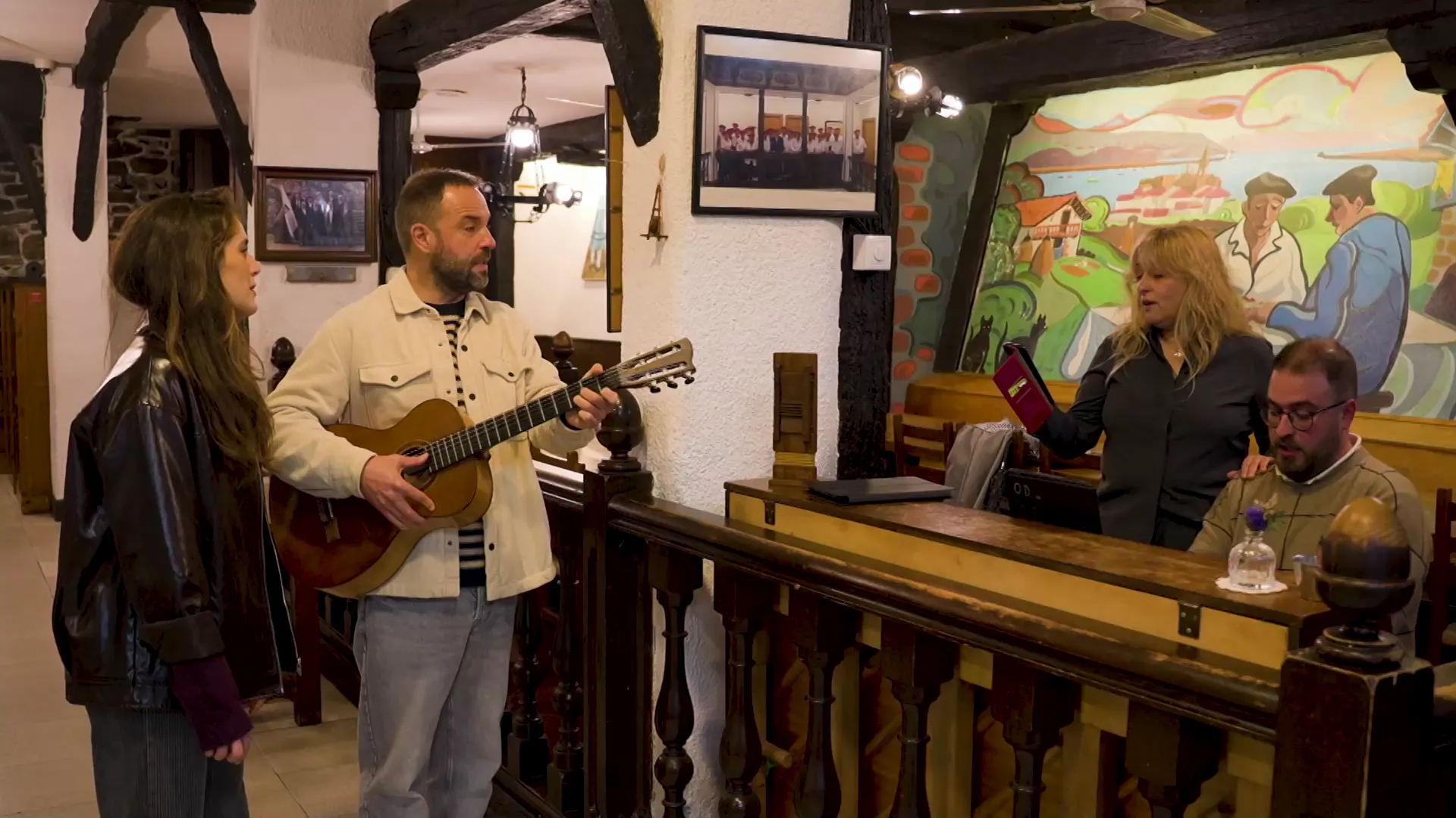 Hondarribia (Abestia: 'Sekula santan')