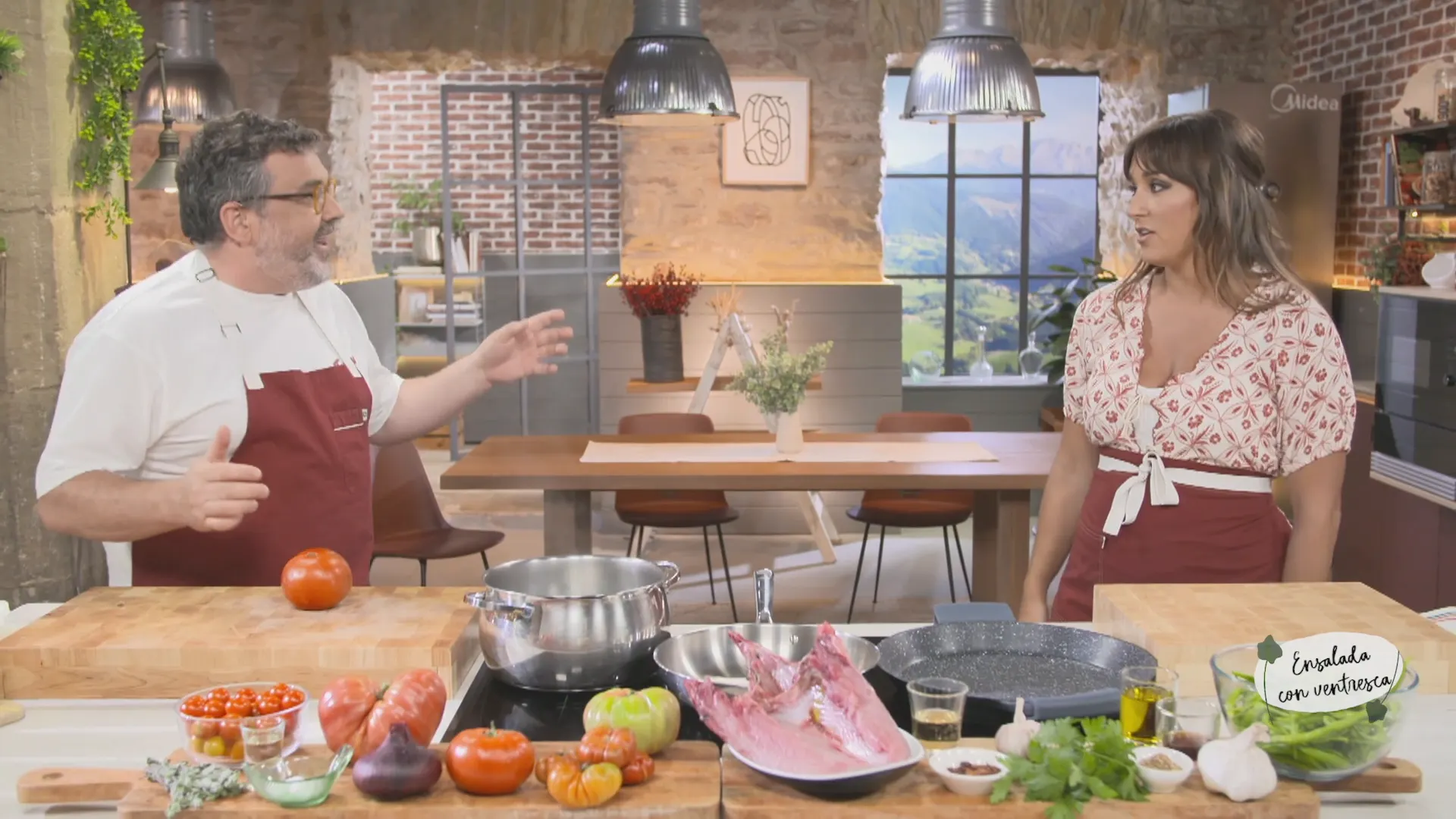 Ensalada templada de tomates con ventresca y piparras